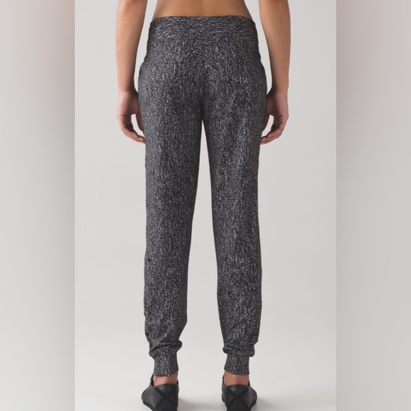 NWOT Lululemon Ready To Rulu Pant
Running Luon Suited Jacquard Black White - Picture 2 of 9